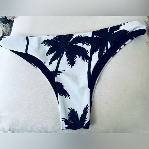 CHEEKY GAL 2 piece Bikini Black & White Hawaiian Print Beautiful Bathing Suit - Picture 8 of 16